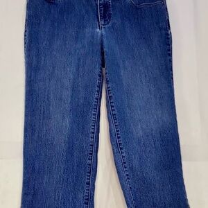 5/$25Christopher & Banks Blue Capris Women’s 6